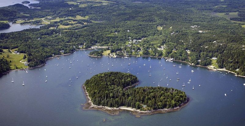 Harbor Island, USA – A peaceful heart shaped island