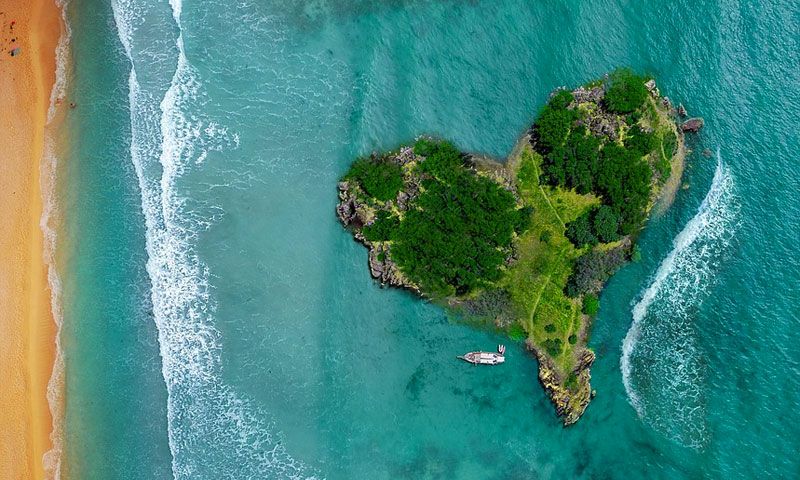 Explore World's 10 Most Stunning Top Heart-Shaped Island in the World